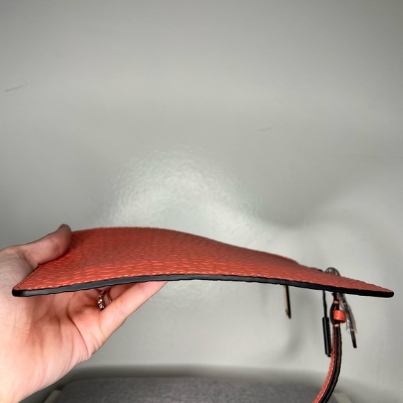 BURBERRY WRISTLET CORAL GRAINED LEATHER NWOT - Picture 6 of 7